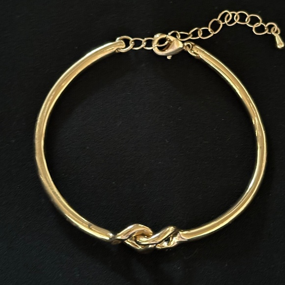 H&M GOLD LOVE KNOT BRACELET - Picture 1 of 3